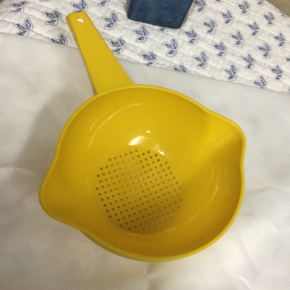 Vintage 1 Qt. Yellow Tupperware Collander
